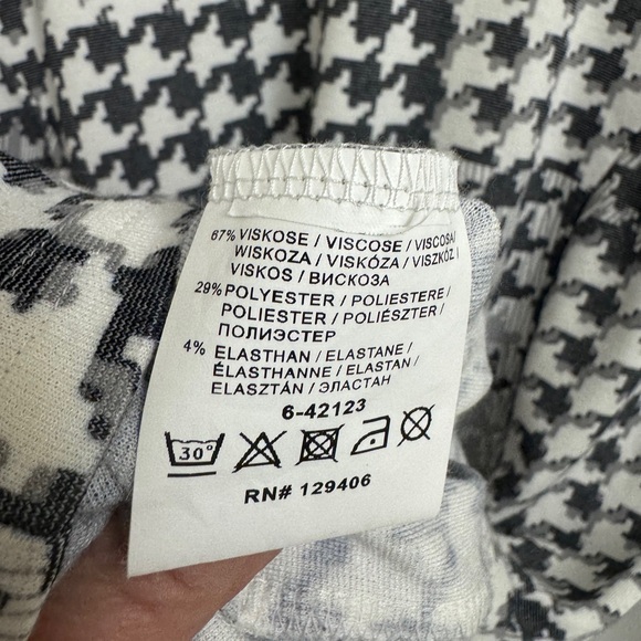 Houndstooth Patterned Dress - Picture 3 of 3